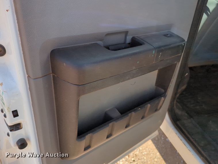 image for item MX9431 2014 Ford F250 Super Duty  Crew Cab flatbed pickup truck