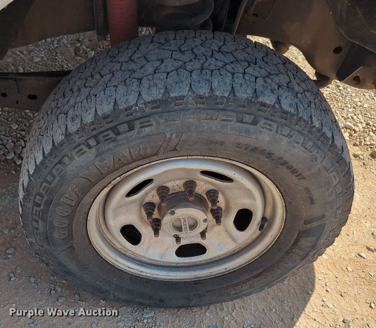 image for item MX9431 2014 Ford F250 Super Duty  Crew Cab flatbed pickup truck