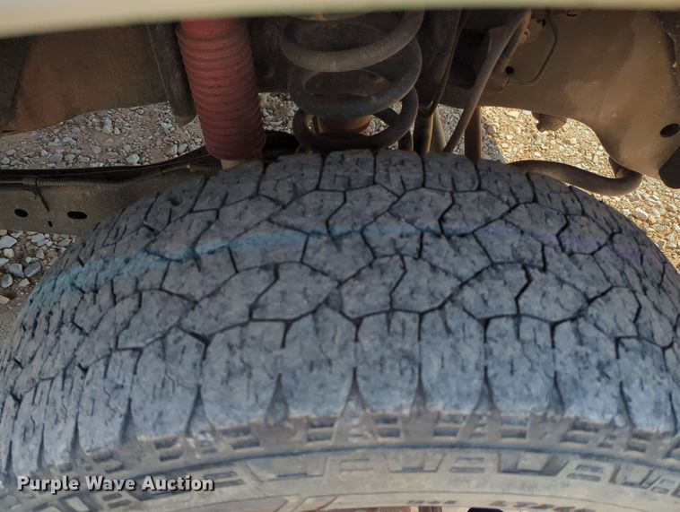 image for item MX9431 2014 Ford F250 Super Duty  Crew Cab flatbed pickup truck