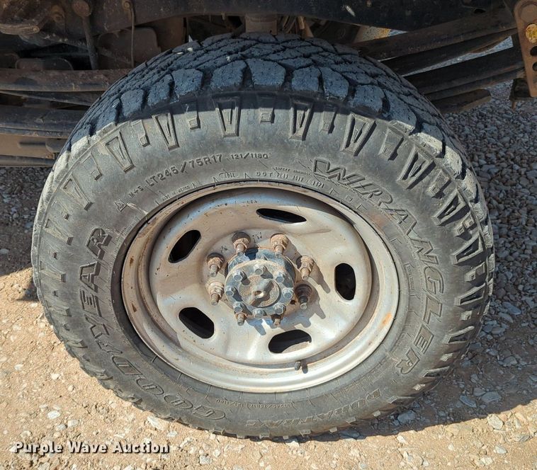 image for item MX9431 2014 Ford F250 Super Duty  Crew Cab flatbed pickup truck