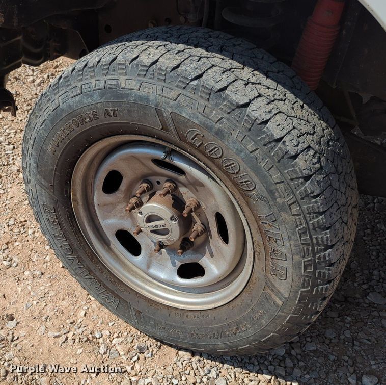 image for item MX9431 2014 Ford F250 Super Duty  Crew Cab flatbed pickup truck