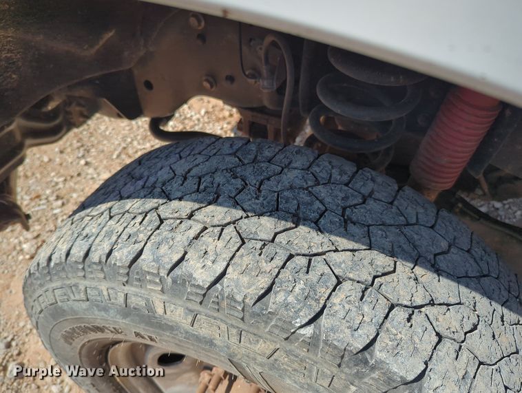 image for item MX9431 2014 Ford F250 Super Duty  Crew Cab flatbed pickup truck