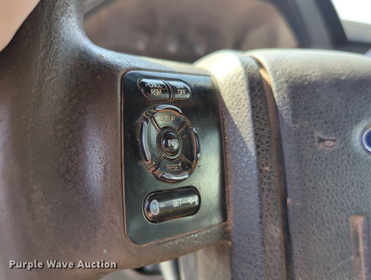 image for item MX9432 2015 Ford F350 Super Duty  Crew Cab pickup truck cab and chassis