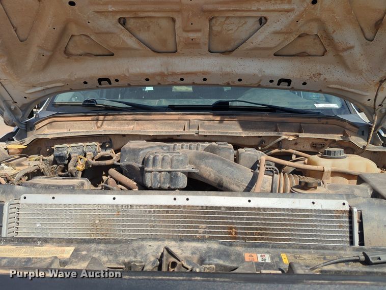 image for item MX9432 2015 Ford F350 Super Duty  Crew Cab pickup truck cab and chassis