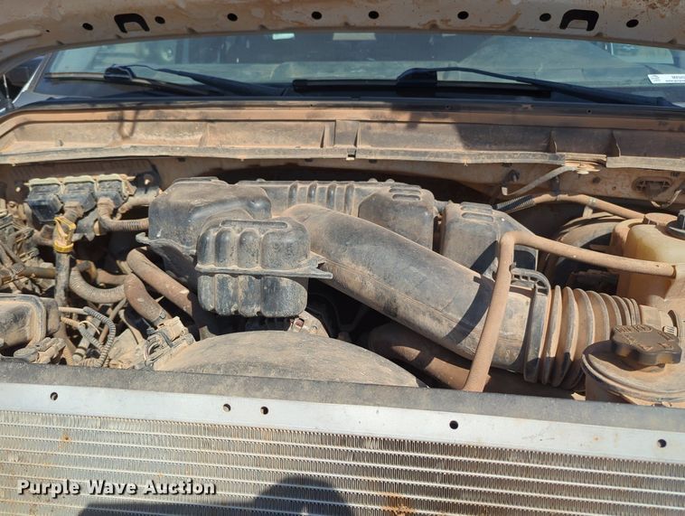 image for item MX9432 2015 Ford F350 Super Duty  Crew Cab pickup truck cab and chassis