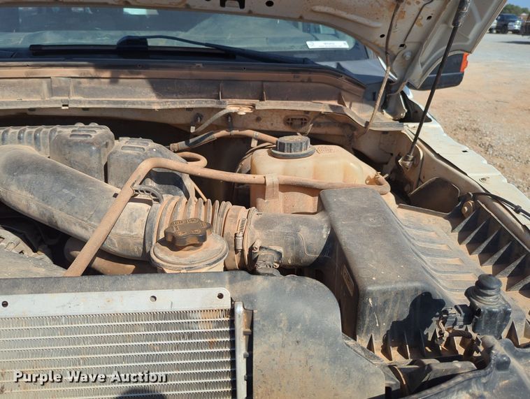 image for item MX9432 2015 Ford F350 Super Duty  Crew Cab pickup truck cab and chassis