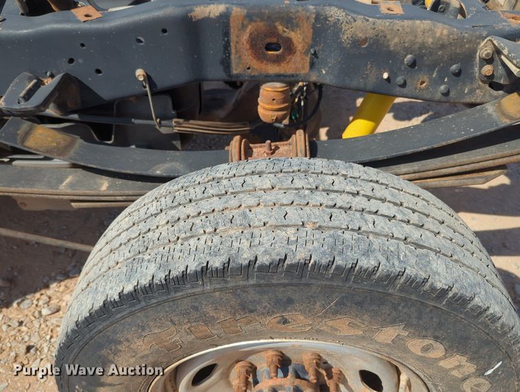 image for item MX9432 2015 Ford F350 Super Duty  Crew Cab pickup truck cab and chassis