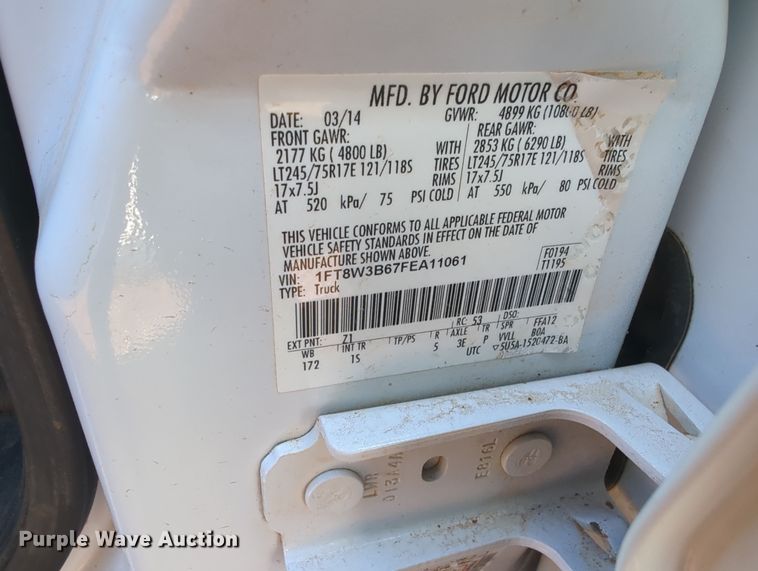 image for item MX9432 2015 Ford F350 Super Duty  Crew Cab pickup truck cab and chassis