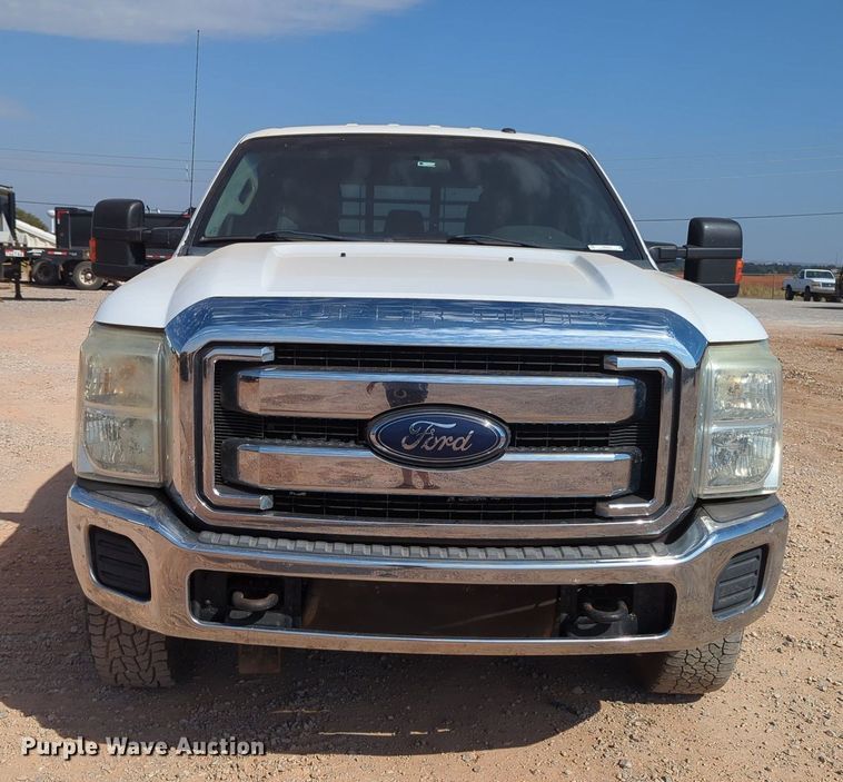 image for item MX9433 2015 Ford F250 Super Duty  Crew Cab flatbed pickup truck