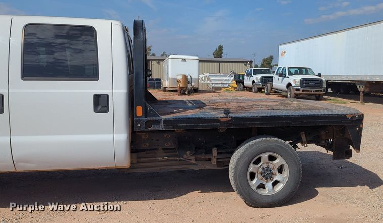 image for item MX9433 2015 Ford F250 Super Duty  Crew Cab flatbed pickup truck