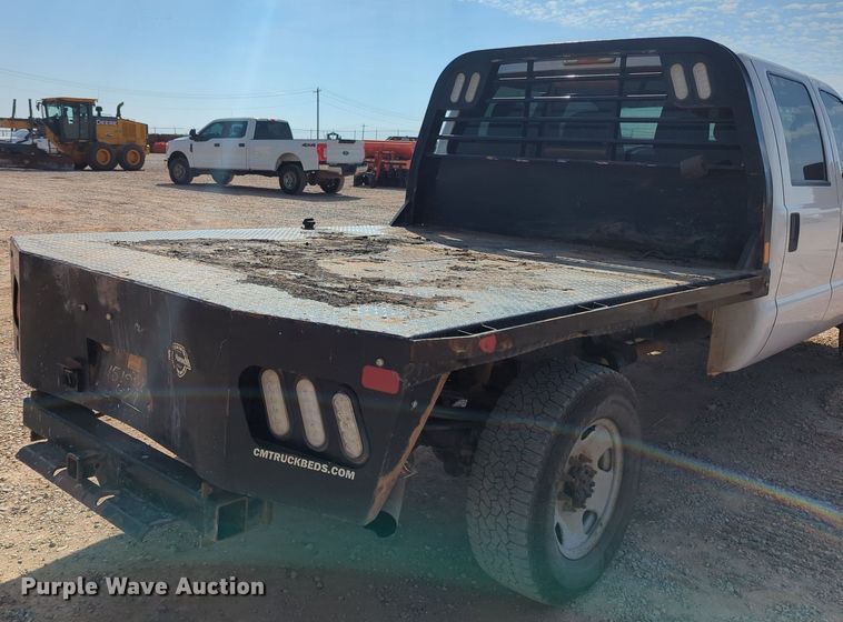 image for item MX9433 2015 Ford F250 Super Duty  Crew Cab flatbed pickup truck