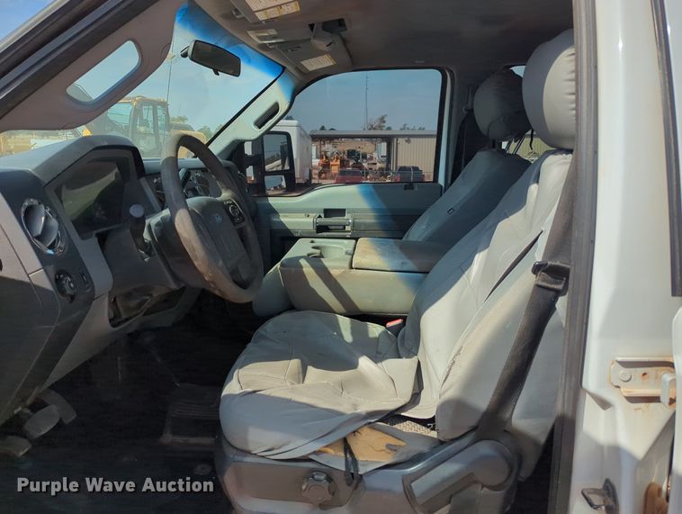 image for item MX9433 2015 Ford F250 Super Duty  Crew Cab flatbed pickup truck