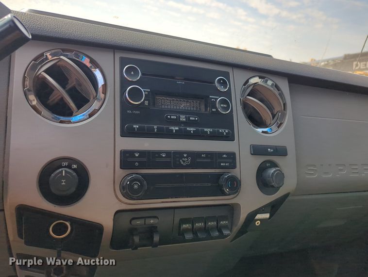 image for item MX9433 2015 Ford F250 Super Duty  Crew Cab flatbed pickup truck