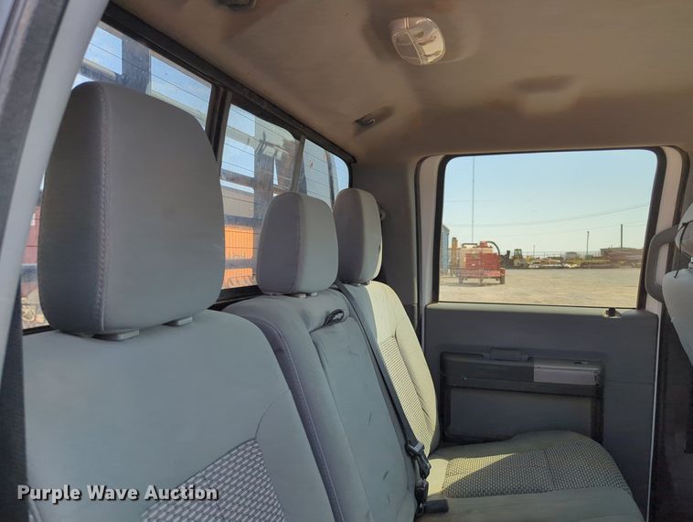 image for item MX9433 2015 Ford F250 Super Duty  Crew Cab flatbed pickup truck