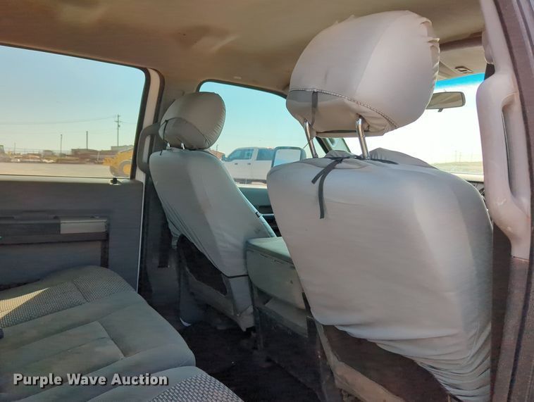 image for item MX9433 2015 Ford F250 Super Duty  Crew Cab flatbed pickup truck