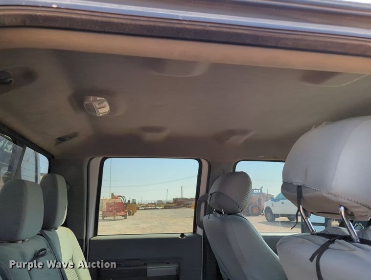 image for item MX9433 2015 Ford F250 Super Duty  Crew Cab flatbed pickup truck