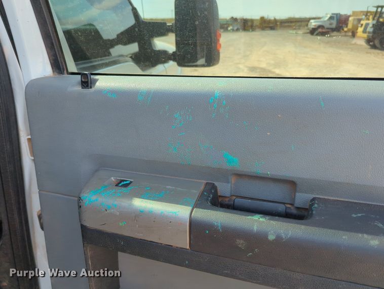 image for item MX9433 2015 Ford F250 Super Duty  Crew Cab flatbed pickup truck