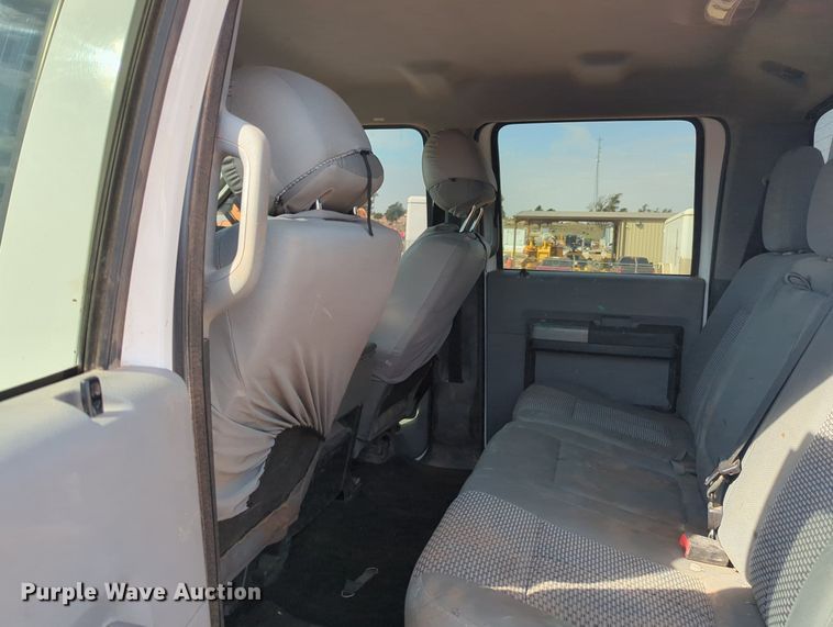 image for item MX9433 2015 Ford F250 Super Duty  Crew Cab flatbed pickup truck