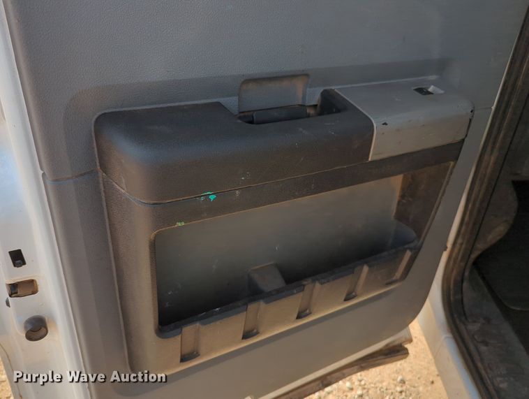 image for item MX9433 2015 Ford F250 Super Duty  Crew Cab flatbed pickup truck