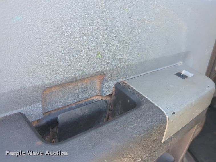 image for item MX9433 2015 Ford F250 Super Duty  Crew Cab flatbed pickup truck