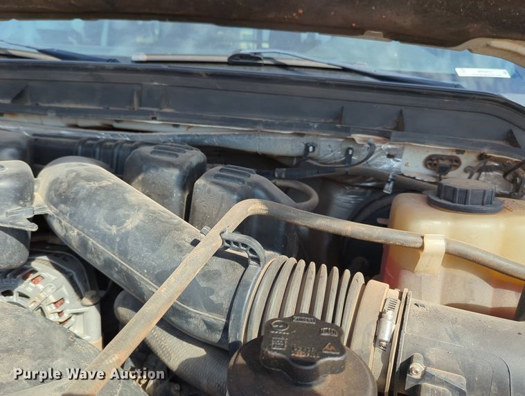 image for item MX9433 2015 Ford F250 Super Duty  Crew Cab flatbed pickup truck