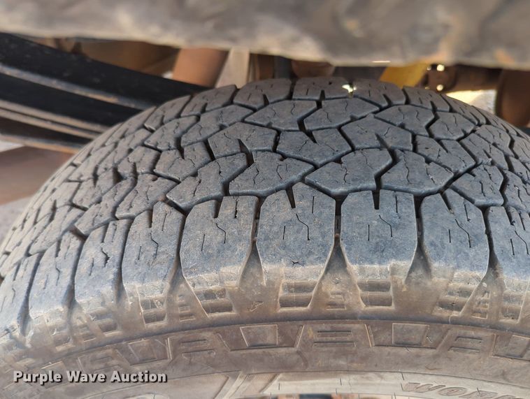 image for item MX9433 2015 Ford F250 Super Duty  Crew Cab flatbed pickup truck