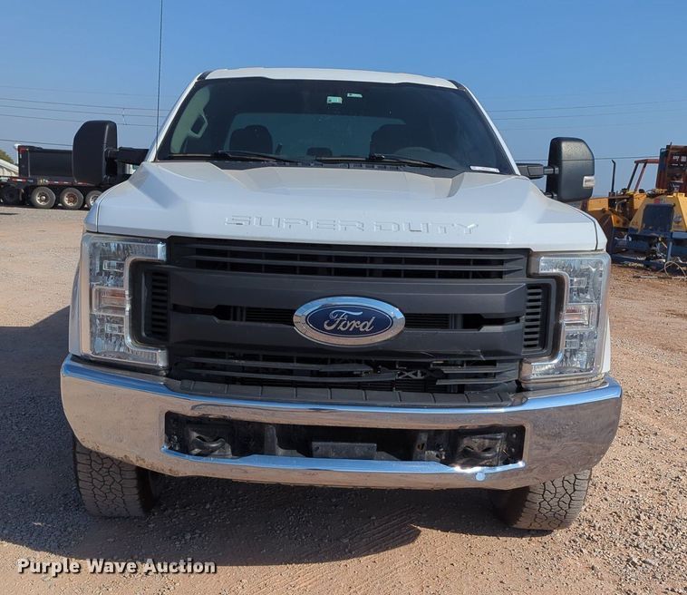 image for item MX9436 2017 Ford F250 Super Duty  Crew Cab pickup truck