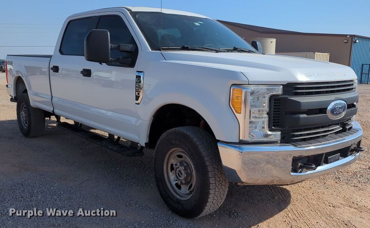 image for item MX9436 2017 Ford F250 Super Duty  Crew Cab pickup truck