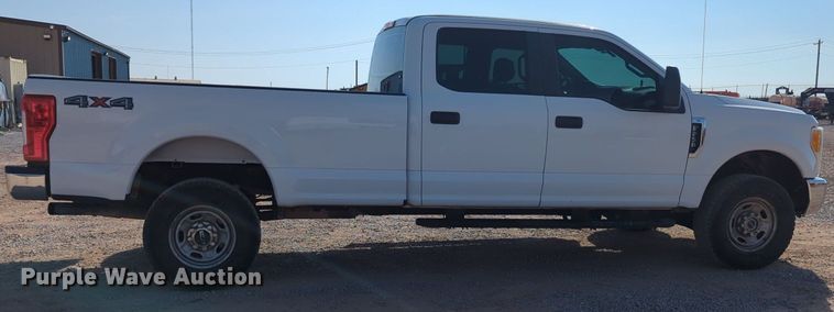 image for item MX9436 2017 Ford F250 Super Duty  Crew Cab pickup truck