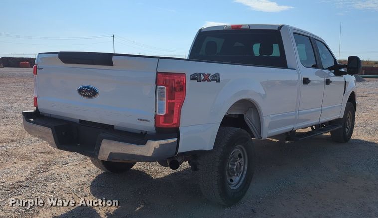 image for item MX9436 2017 Ford F250 Super Duty  Crew Cab pickup truck