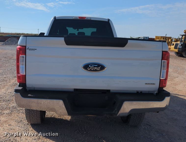 image for item MX9436 2017 Ford F250 Super Duty  Crew Cab pickup truck