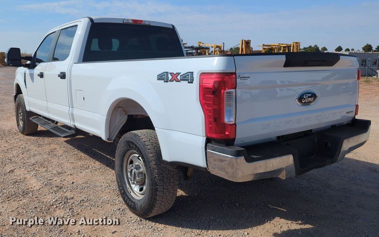 image for item MX9436 2017 Ford F250 Super Duty  Crew Cab pickup truck