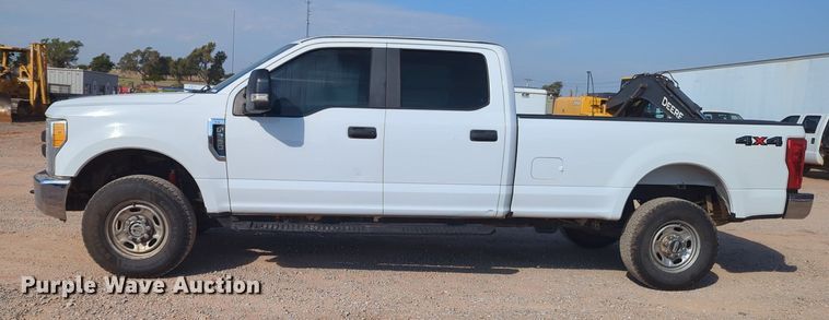 image for item MX9436 2017 Ford F250 Super Duty  Crew Cab pickup truck