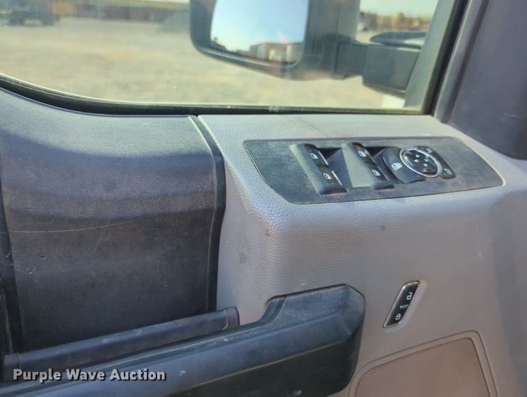 image for item MX9436 2017 Ford F250 Super Duty  Crew Cab pickup truck