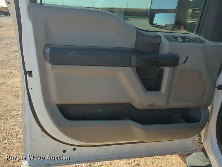 image for item MX9436 2017 Ford F250 Super Duty  Crew Cab pickup truck