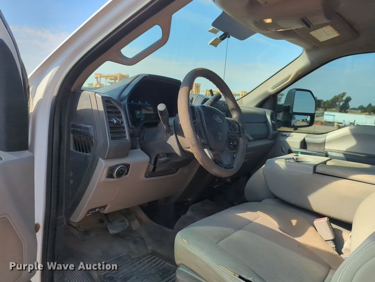 image for item MX9436 2017 Ford F250 Super Duty  Crew Cab pickup truck