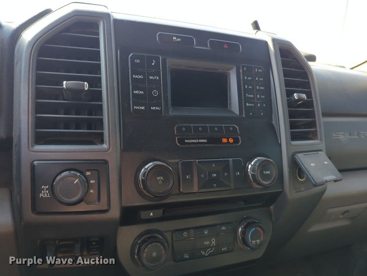 image for item MX9436 2017 Ford F250 Super Duty  Crew Cab pickup truck