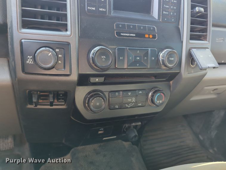 image for item MX9436 2017 Ford F250 Super Duty  Crew Cab pickup truck