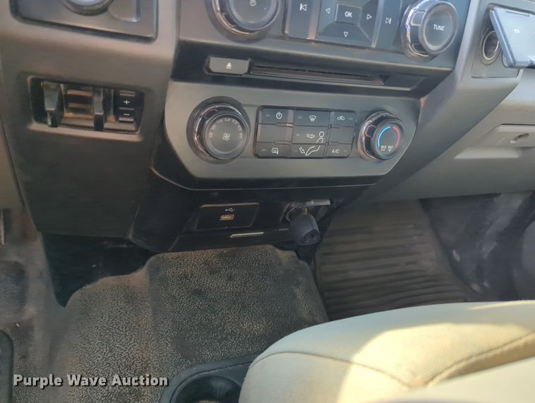 image for item MX9436 2017 Ford F250 Super Duty  Crew Cab pickup truck