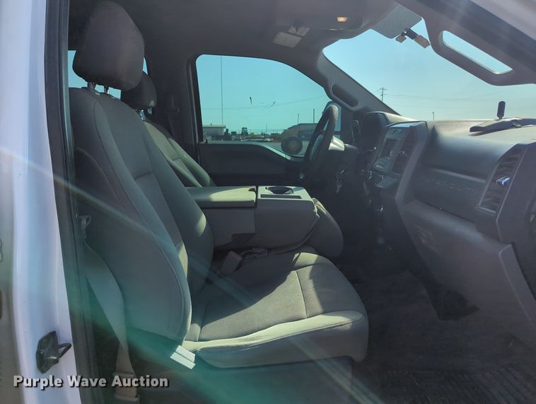 image for item MX9436 2017 Ford F250 Super Duty  Crew Cab pickup truck