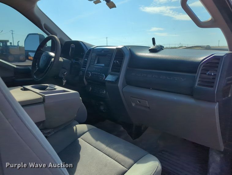 image for item MX9436 2017 Ford F250 Super Duty  Crew Cab pickup truck