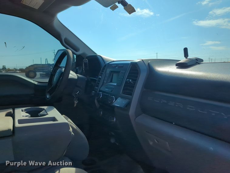 image for item MX9436 2017 Ford F250 Super Duty  Crew Cab pickup truck