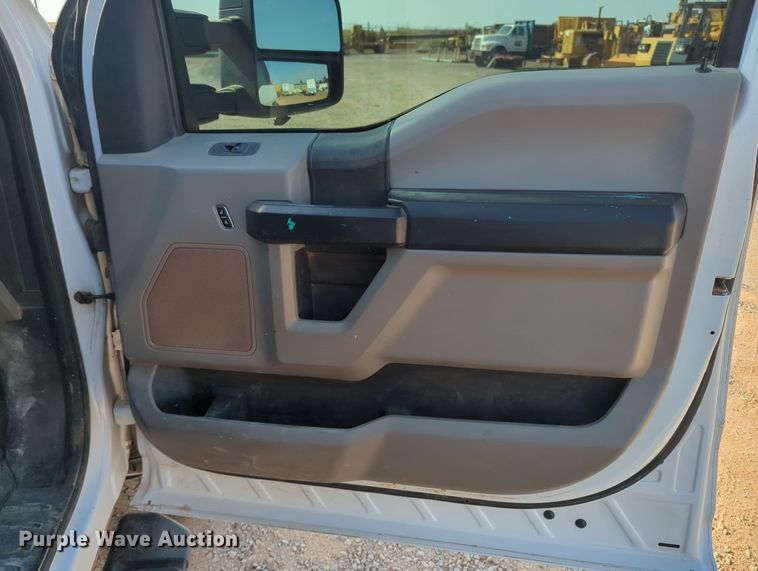 image for item MX9436 2017 Ford F250 Super Duty  Crew Cab pickup truck