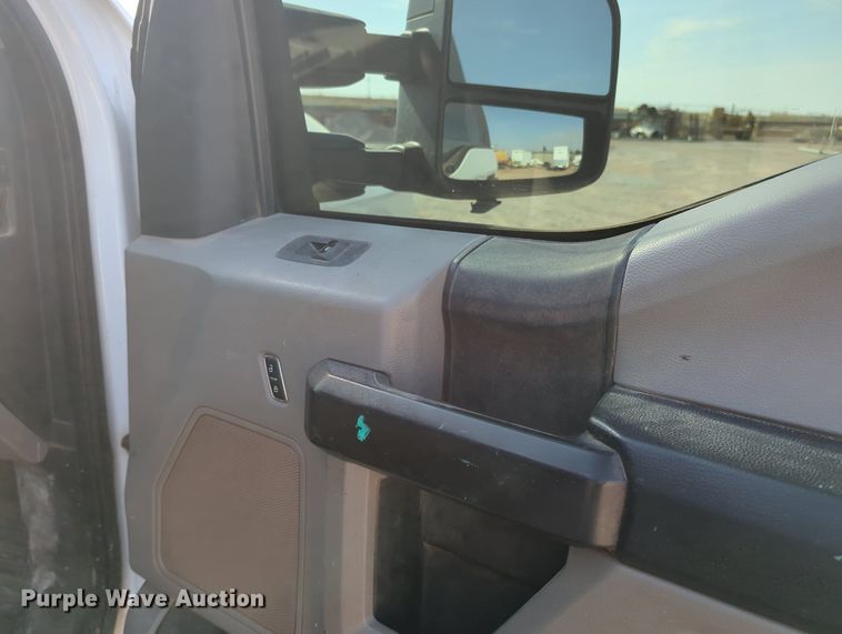 image for item MX9436 2017 Ford F250 Super Duty  Crew Cab pickup truck