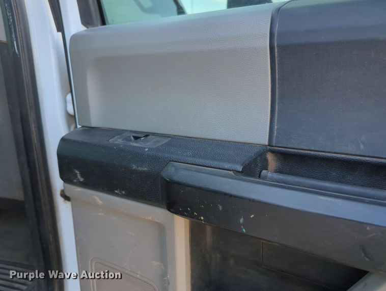 image for item MX9436 2017 Ford F250 Super Duty  Crew Cab pickup truck