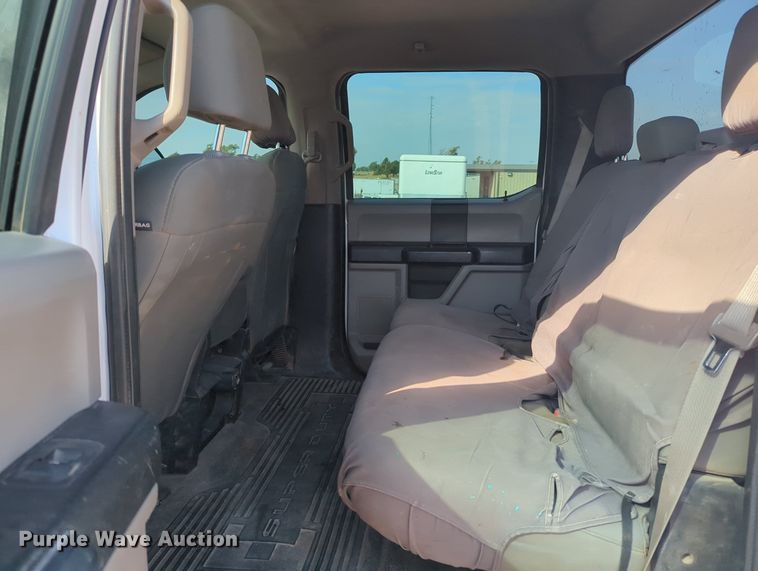 image for item MX9436 2017 Ford F250 Super Duty  Crew Cab pickup truck