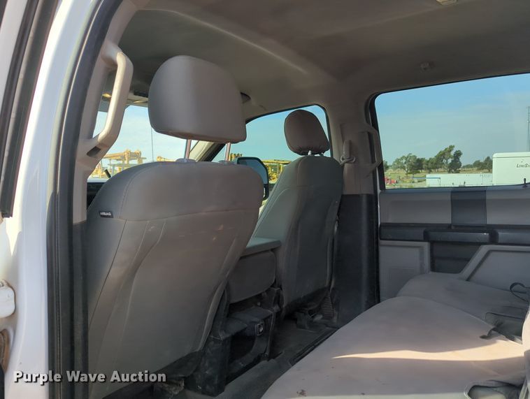 image for item MX9436 2017 Ford F250 Super Duty  Crew Cab pickup truck