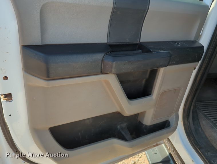 image for item MX9436 2017 Ford F250 Super Duty  Crew Cab pickup truck