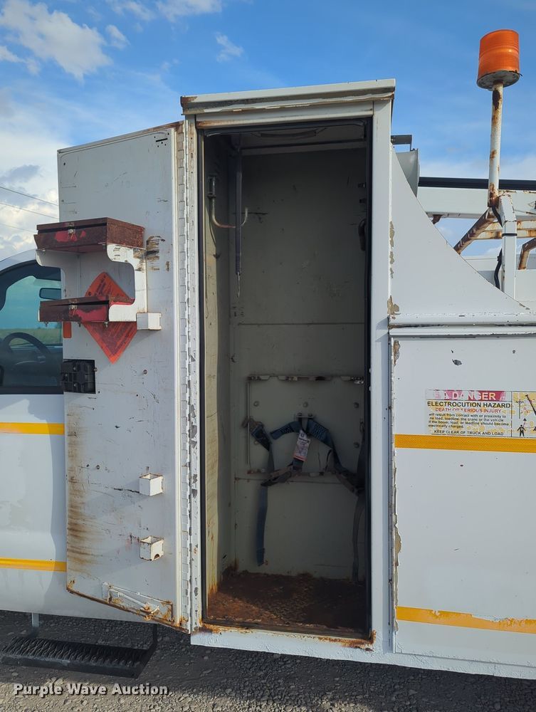 image for item MX9449 2011 Ford F550 Super Duty  utility / service truck