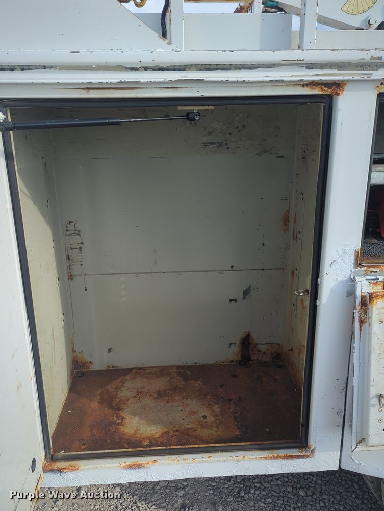 image for item MX9449 2011 Ford F550 Super Duty  utility / service truck